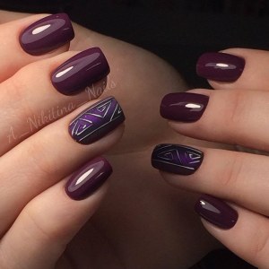 Темно-фиолетовый маникюр